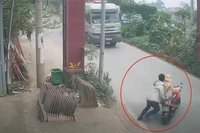 Xử lý nghiêm đối tượng đẩy Cảnh sát giao thông vào đầu xe ô tô