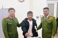 Thanh niên 18 tuổi 'kiếm thêm' bằng 'nghề' buôn bán pháo hoa nổ 