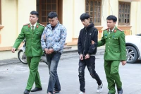 Lừa tuyển công nhân, nhóm đối tượng ép 2 thiếu nữ làm nhân viên quán karaoke