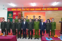 Thứ trưởng Lê Quốc Hùng kiểm tra công tác bảo đảm an ninh trật tự dịp Tết Nguyên đán Bính Ngọ tại Công an phường Thanh Xuân