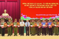 Bí thư Thành uỷ Trần Lưu Quang thăm, chúc Tết Công an TP. HCM