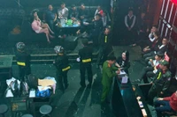 Đột kích 2 quán bar phát hiện nhiều nam nữ dương tính ma tuý