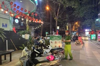 Xử lý nghiêm các vi phạm lấn chiếm lòng đường, vỉa hè 