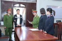 Khởi tố đối tượng sản xuất hàng nghìn can nước giặt giả