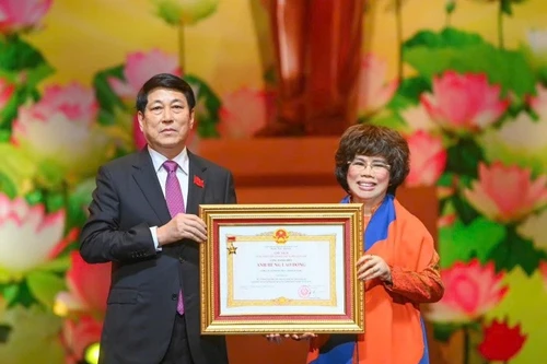 Tập đoàn TH được phong tặng danh hiệu Anh hùng Lao động tại Đại hội Thi đua yêu nước toàn quốc lần thứ XI