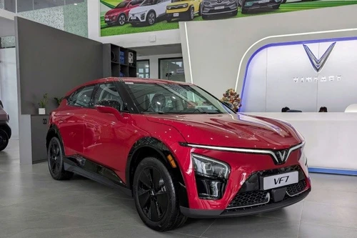 Ưu đãi 'khủng' dịp cuối năm, cơ hội sở hữu VF 7 Eco – 'nhà vô địch kép' của phân khúc C-SUV