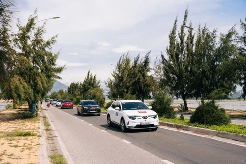 Người dùng VinFast VF 8: Cảm giác như lái 'siêu xe', với chi phí chưa tới 1 tỷ đồng 