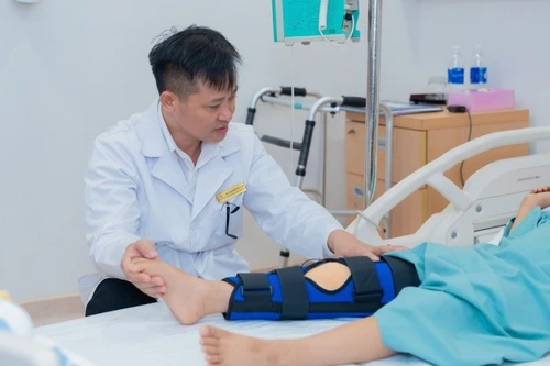 'Người hùng thầm lặng' đứng sau những ca phục hồi vận động đầy thách thức