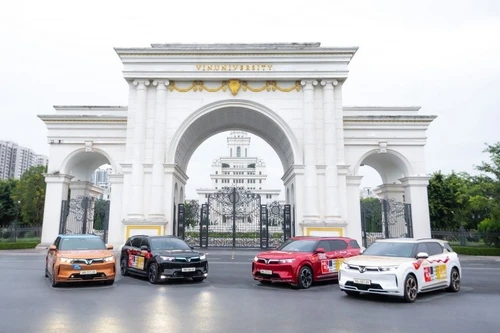 Không cần trả trước, lãi suất chỉ 5%/năm, VinFast VF 9 được người dùng chấm là lựa chọn 'dễ vào tiền' dịp cận Tết