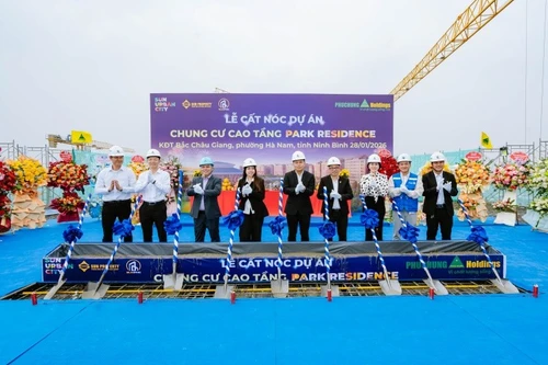 Công trường Sun Group Nam Hà Nội tăng tốc, tòa P4 Park Residence chính thức cất nóc