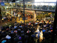 [Ảnh] Người biểu tình ủng hộ Hồng Kông và Trung Quốc đụng độ nhau ở nhiều nơi trên thế giới