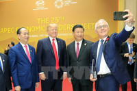 Những hình ảnh bên lề Hội nghị các Nhà lãnh đạo kinh tế APEC