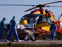 Pháp và Italia sơ tán bệnh nhân Covid-19 nhờ Đức điều trị