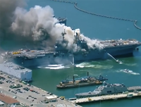 [Ảnh] Hé lộ nguyên nhân tàu tấn công đổ bộ của Hải quân Mỹ cháy dữ dội ở cảng San Diego