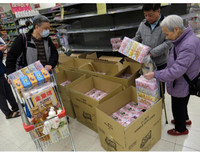 Người dân Hồng Kông đổ xô đi mua đồ tích trữ trước quy định cách ly mới