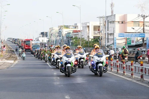 Cảnh sát giao thông mở cao điểm trên toàn quốc, siết chặt việc kiểm tra, xử lý các lỗi vi phạm