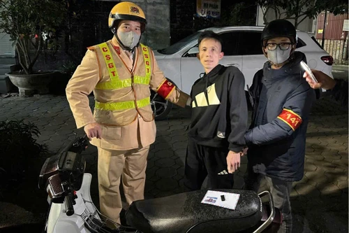 Tổ công tác Y17/141 bắt đối tượng "ngụy trang" ma túy dưới lót giày