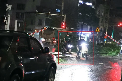 Cảnh sát giao thông xử lý nghiêm vi phạm vượt gác chắn đường sắt