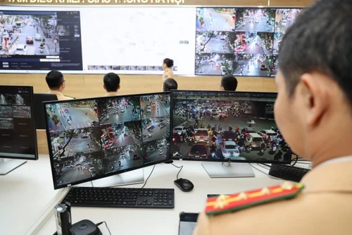 Hình ảnh được ghi nhận về Trung tâm điều khiển giao thông để kịp thời thông báo tổ tuần tra "đón lõng"