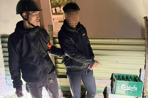 Chuẩn bị 3 két vỏ chai thủy tinh để đánh nhau