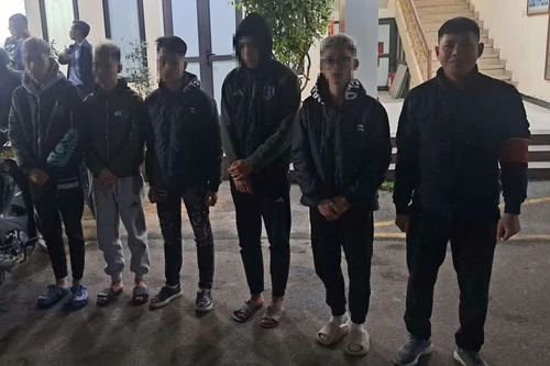 Nhóm đối tượng có dấu hiệu gây rối trật tự công cộng bị 141 chặn giữ trong đêm