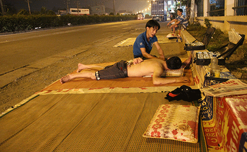 Nghề tẩm quát dạo đã thay đổi theo năm tháng Nghề tẩm quát dạo đã thay đổi theo năm tháng