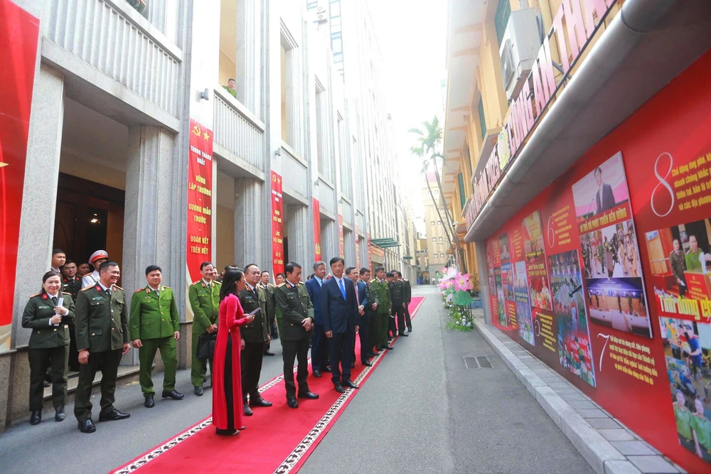 ‘Đi nhanh, đi vững chắc’ tạo nền móng, đà phát triển thực hiện thắng lợi Nghị quyết Đại hội Đảng các cấp