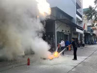 Hình ảnh lửa bao trùm kho xưởng ở tình huống giả định tại xã Chàng Sơn