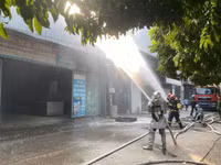 Hình ảnh lửa bao trùm kho xưởng ở tình huống giả định tại xã Chàng Sơn