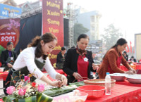 Rộn ràng hương vị Tết, thi gói bánh chưng làng Vân, huyện Hiệp Hòa