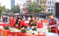 Rộn ràng hương vị Tết, thi gói bánh chưng làng Vân, huyện Hiệp Hòa