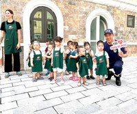 Thử làm “lính cứu hỏa nhí” trải nghiệm phương tiện ở Đội chữa cháy và CNCH khu vực số 14