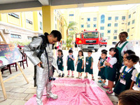 Thử làm “lính cứu hỏa nhí” trải nghiệm phương tiện ở Đội chữa cháy và CNCH khu vực số 14