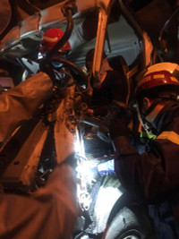 Cứu nạn 3 người bị thương sau vụ tông xe trên cầu Thanh Trì