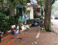 Tuyên truyền nhắc nhở hộ kinh doanh không lấn chiếm vỉa hè, phố hoa cây cảnh trên đường Hoàng Hoa Thám