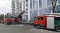 Tiếp cận tòa nhà bằng xe chuyên dụng, cứu người trong tình huống cháy giả định ở căn hộ Vinhomes Symphony