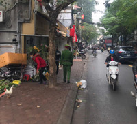 Tuyên truyền nhắc nhở hộ kinh doanh không lấn chiếm vỉa hè, phố hoa cây cảnh trên đường Hoàng Hoa Thám