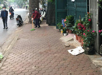 Tuyên truyền nhắc nhở hộ kinh doanh không lấn chiếm vỉa hè, phố hoa cây cảnh trên đường Hoàng Hoa Thám