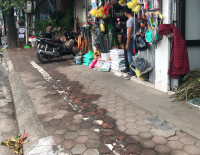Tuyên truyền nhắc nhở hộ kinh doanh không lấn chiếm vỉa hè, phố hoa cây cảnh trên đường Hoàng Hoa Thám