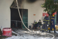 Những hình ảnh lính cứu hỏa nỗ lực cứu tài sản, chữa cháy tại huyện Gia Lâm