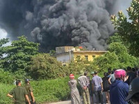 Những hình ảnh lính cứu hỏa nỗ lực cứu tài sản, chữa cháy tại huyện Gia Lâm