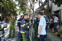 Những hình ảnh lính cứu hỏa nỗ lực cứu tài sản, chữa cháy tại huyện Gia Lâm