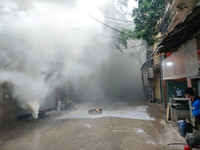  Người dân cùng lực lượng Công an đội nắng lắp điểm chữa cháy công cộng