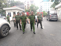 Lực lượng Công an các phường Tây Hồ, Phú Thượng hoạt động thông suốt mọi nhiệm vụ