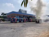 Xử lý nhanh tình huống xe ô tô đang nhập xăng xảy cháy 