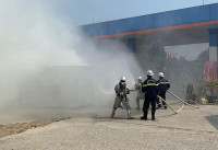 Xử lý nhanh tình huống xe ô tô đang nhập xăng xảy cháy 