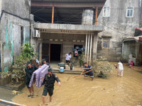 Công an Hà Nội giúp dân ổn định cuộc sống sau mưa lũ 