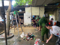 Công an Hà Nội giúp dân ổn định cuộc sống sau mưa lũ 