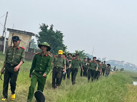 Công an Hà Nội giúp dân ổn định cuộc sống sau mưa lũ 