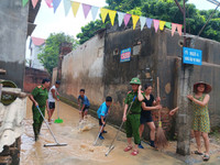 Công an Hà Nội giúp dân ổn định cuộc sống sau mưa lũ 